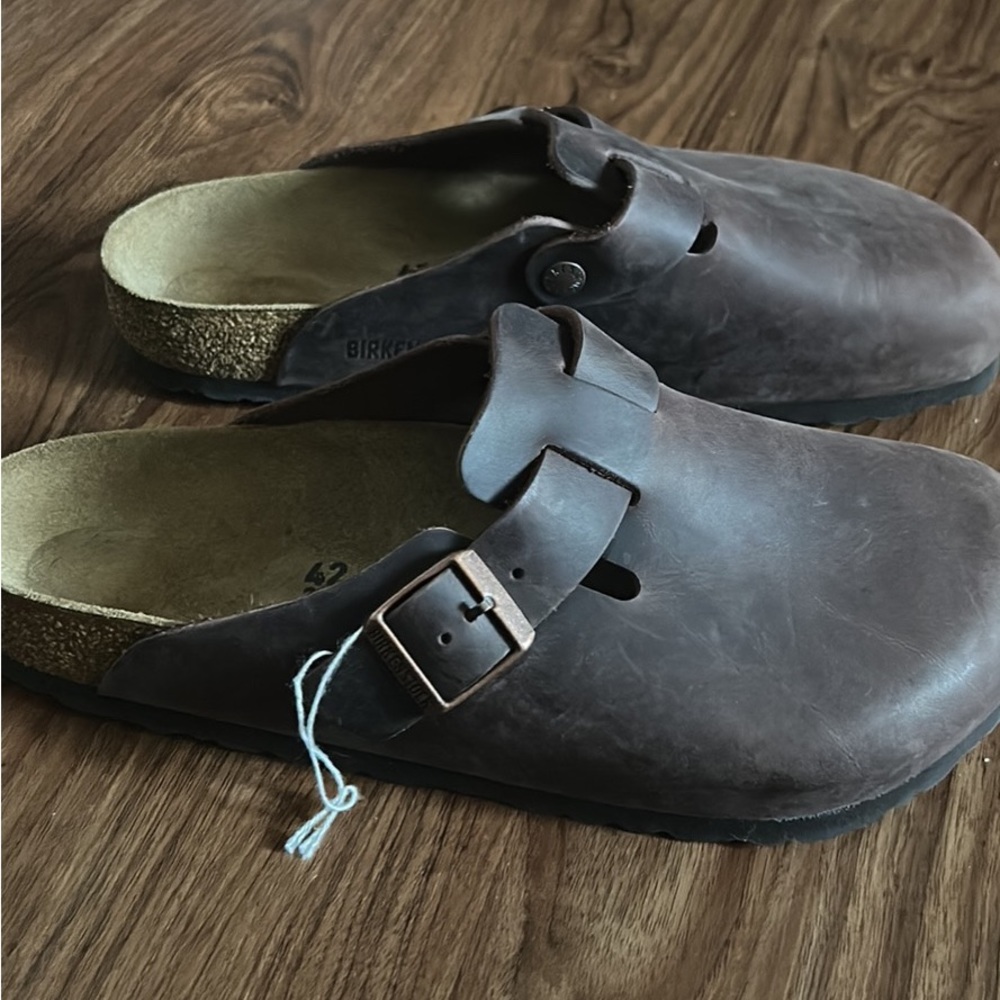 New never worn Men’s size 42 Boston Birkenstocks